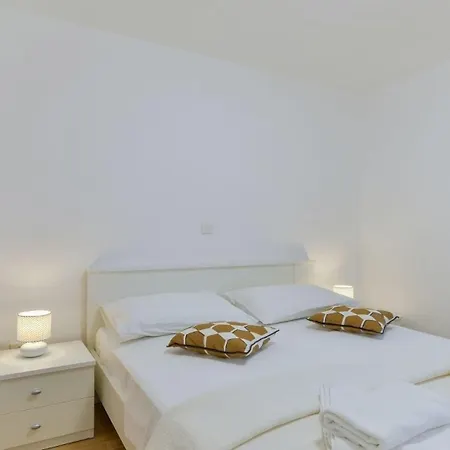 Neue Mit Pool Und Dachterrasse, 50 M Vom Strand Entfernt, Holiday home Zaton (Zadar)