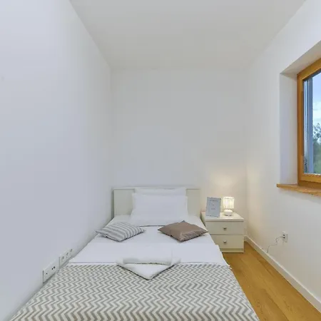Neue Mit Pool Und Dachterrasse, 50 M Vom Strand Entfernt, Zaton (Zadar)