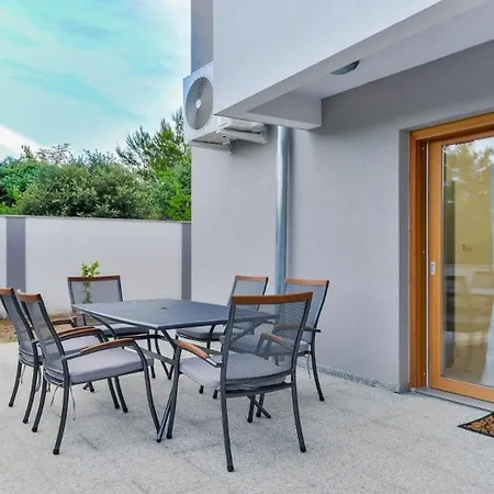 Neue Mit Pool Und Dachterrasse, 50 M Vom Strand Entfernt, * Zaton (Zadar)