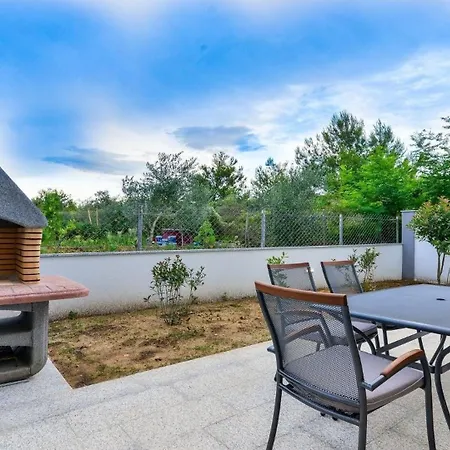 Neue Mit Pool Und Dachterrasse, 50 M Vom Strand Entfernt, Holiday home
