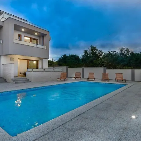 Holiday home Neue Mit Pool Und Dachterrasse, 50 M Vom Strand Entfernt, *
